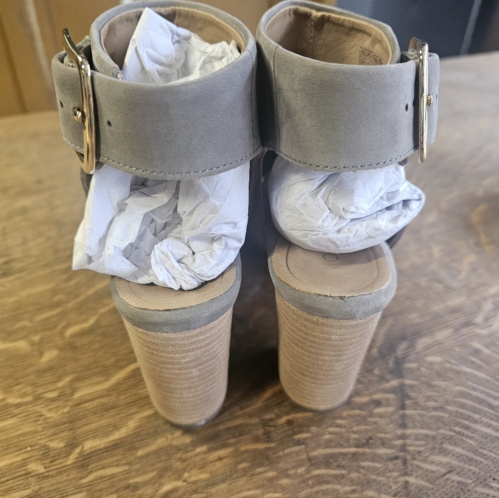 Vionic Open Toe 8.5 Cute Shoe!!! - Picture 2 of 7